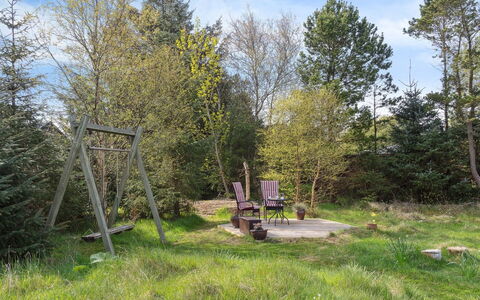 Sune - 500M from the Sea: Toit, Maison, Domicile, Chalet, Siding, Biens, Allée, Batiments Jardin, Cour, Cabanon
