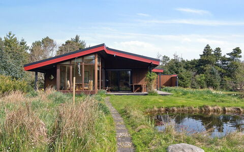 Sune - 500M from the Sea: Toit, Maison, Domicile, Chalet, Siding, Biens, Allée, Batiments Jardin, Cour, Cabanon