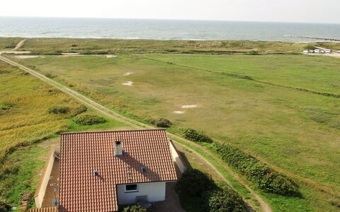 Botilla - 150M from the Sea: Arbuste, Design Urbain, Couverture De Sol, Brique, Appartement, Biens, Brickwork, Balcon, Aménagement Paysager