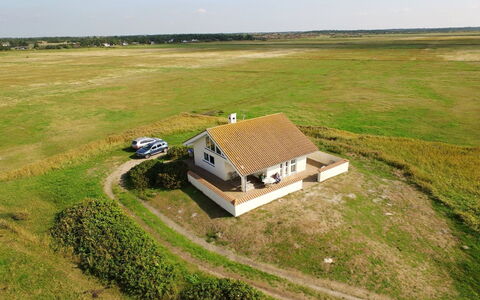 Botilla - 150M from the Sea: Arbuste, Design Urbain, Couverture De Sol, Brique, Appartement, Biens, Brickwork, Balcon, Aménagement Paysager