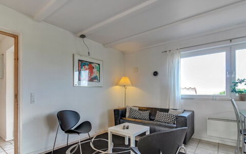 Botilla - 150M from the Sea: Arbuste, Design Urbain, Couverture De Sol, Brique, Appartement, Biens, Brickwork, Balcon, Aménagement Paysager