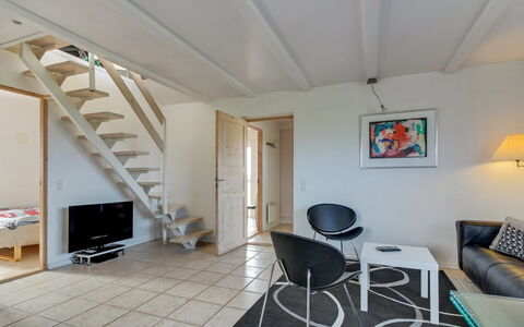 Botilla - 150M from the Sea: Arbuste, Design Urbain, Couverture De Sol, Brique, Appartement, Biens, Brickwork, Balcon, Aménagement Paysager