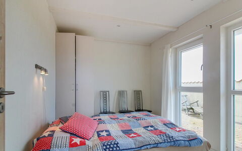 Botilla - 150M from the Sea: Arbuste, Design Urbain, Couverture De Sol, Brique, Appartement, Biens, Brickwork, Balcon, Aménagement Paysager