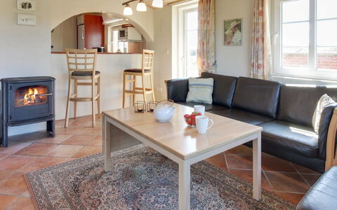 Karlina - 100M from the Sea: Meubles, Bois, Sol, Design Intérieur, Sol, Table, Pièce, Salon, Chaise, Canapé