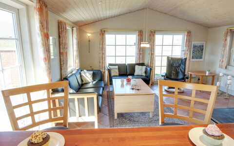 Karlina - 100M from the Sea: Meubles, Chalet, Tache De Bois, Dur, Salon, Chaise, Table Cuisine Et Salle A Manger, Table Basse, Parquet