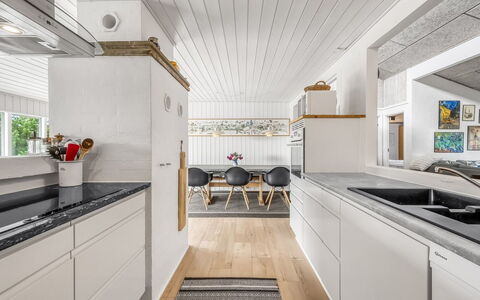 Saxe - from the Sea: Sol, Bois, Cuisine, Plafond, Design Intérieur, Sol, Comptoir, Parquet, Principaux Appliance, Luminaire