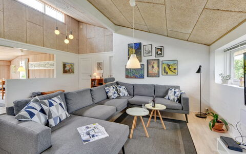 Saxe - from the Sea: Design Intérieur, Canapé, Meubles, Sol, Bois, Plafond, Salon, Sol, Pièce, Luminaire
