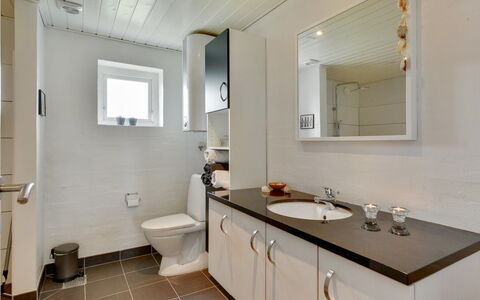 Saxe - from the Sea: Luminaire Plomberie, Évier, Salle De Bains, Lavabo, Design Intérieur, Sol, Sol, Robinet, Armoire De Toilette, Plomberie