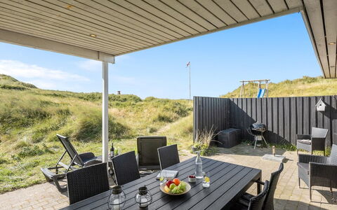 Geesche - 200M from the Sea: Meubles, Design Intérieur, Chaise, Sol, Table, Recours, Sol, Plafond, Pièce, Eco Hôtel