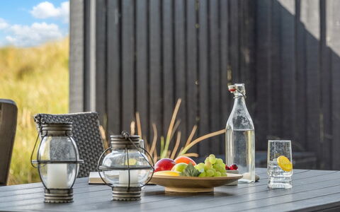 Geesche - 200M from the Sea: Meubles, Design Intérieur, Chaise, Sol, Table, Recours, Sol, Plafond, Pièce, Eco Hôtel