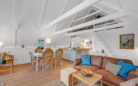Gunhwat - 350M to the Fjord: Piscine, Mobilier De Jardin, Meubles, Recours, Dalle, Eco Hôtel, Ombre, Chaise, Loisir, Biens