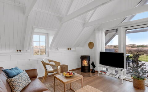 Gunhwat - 350M to the Fjord: Piscine, Mobilier De Jardin, Meubles, Recours, Dalle, Eco Hôtel, Ombre, Chaise, Loisir, Biens