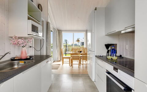 Mara - from the Sea: Cuisine, Sol, Design Intérieur, Comptoir, Bois, Sol, Meubles, Appareil De Cuisine, Plafond, Principaux Appliance