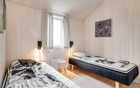 Mara - from the Sea: Chambre, Bois, Lit, Sol, Drap De Lit, Literie, Sol, Plafond, Design Intérieur, Domicile