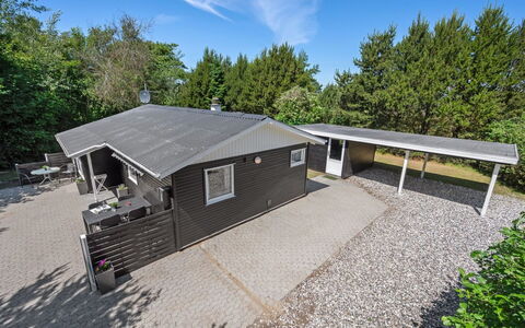 Sanni - 1.6Km from the Sea: Toit, Maison, Domicile, Chalet, Siding, Allée, Cabanon, Biens, Batiments Jardin, Ombre
