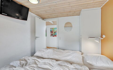 Hinrich - 300M from the Sea: Design Intérieur, Chambre, Mur, Lit, Sol, Sol, Bois, Plafond, Drap De Lit, Meubles