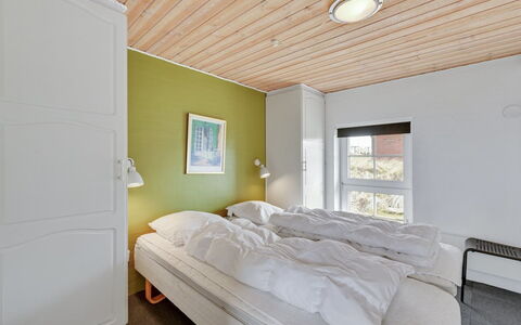 Hinrich - 300M from the Sea: Design Intérieur, Mur, Chambre, Plafond, Lit, Bois, Sol, Sol, Drap De Lit, Pièce