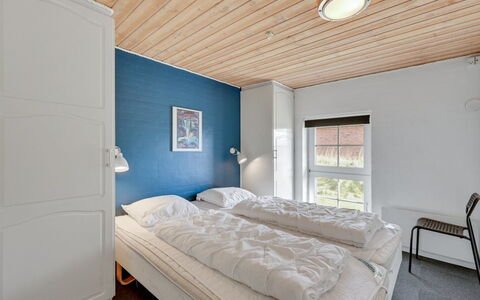 Hinrich - 300M from the Sea: Mur, Chambre, Bois, Plafond, Design Intérieur, Lit, Drap De Lit, Literie, Sol, Cadre De Lit