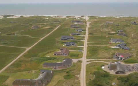 Hinrich - 300M from the Sea: Domicile, Chalet, Porche, Dur, Siding, Plate-Forme, Ombre, Planche, Biens, Batiments Jardin
