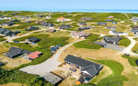 Hillevi - 200M from the Sea: Herbe, Arbuste, Maison, Jardin, Domicile, Chalet, Lot Terre, Pelouse, Couverture De Sol