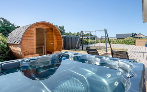 Hillevi - 200M from the Sea: Herbe, Arbuste, Maison, Jardin, Domicile, Chalet, Lot Terre, Pelouse, Couverture De Sol