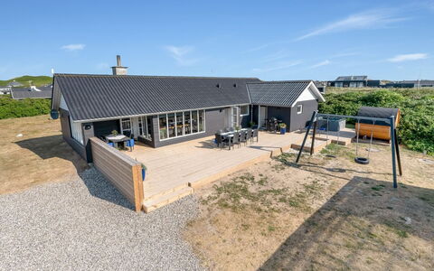 Hillevi - 200M from the Sea: Herbe, Arbuste, Maison, Jardin, Domicile, Chalet, Lot Terre, Pelouse, Couverture De Sol