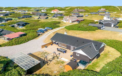 Hillevi - 200M from the Sea: Herbe, Arbuste, Maison, Jardin, Domicile, Chalet, Lot Terre, Pelouse, Couverture De Sol