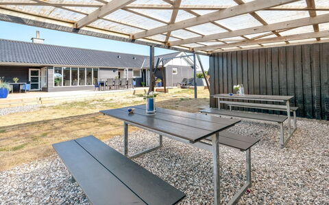 Hillevi - 200M from the Sea: Herbe, Arbuste, Maison, Jardin, Domicile, Chalet, Lot Terre, Pelouse, Couverture De Sol