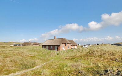 Skuli - 200M from the Sea