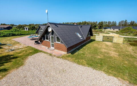 Lidija - 850M from the Sea: Chalet, Jardin, Siding, Batiments Jardin, Ombre, Cour, Arrière-Cour, Pelouse, Ferme, Aménagement Paysager