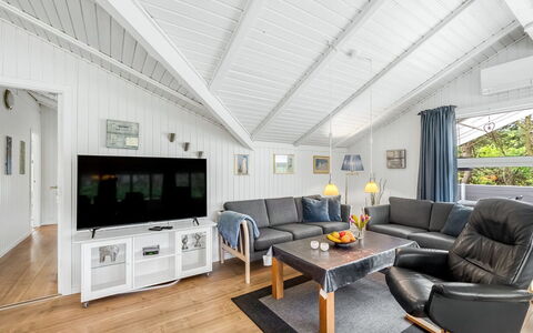 Penka - 550M to the Fjord: Meubles, Canapé, Design Intérieur, Plafond, Bois, Sol, Salon, Sol, Parquet, Domicile
