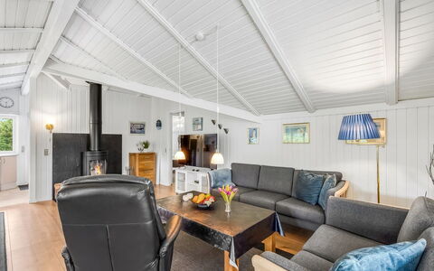 Penka - 550M to the Fjord: Canapé, Design Intérieur, Plafond, Meubles, Bois, Sol, Sol, Salon, Domicile, Pièce