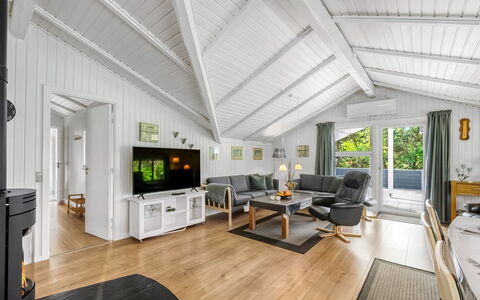 Penka - 550M to the Fjord: Plafond, Design Intérieur, Sol, Sol, Parquet, Salon, Chalet, Dur, Canapé, Revêtement De Sol Stratifié