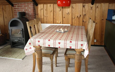 Elsine - 800M from the Sea: Maison, Toit, Domicile, Chalet, Cabanon, Batiments Jardin, Siding, Cour, Cabane En Rondins, Cabane