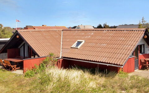 Elsine - 800M from the Sea: Maison, Toit, Domicile, Chalet, Cabanon, Batiments Jardin, Siding, Cour, Cabane En Rondins, Cabane