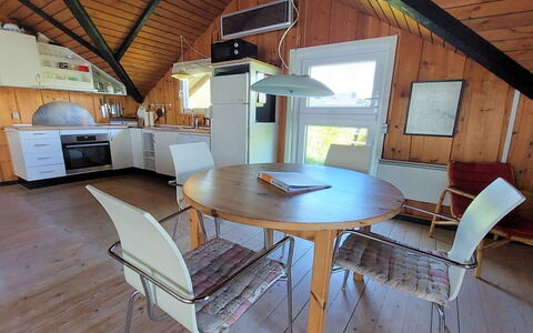 Beneta - 300M from the Sea: Toit, Lot Terre, Chalet, Domicile, Zone Rurale, Cabanon, Siding, Batiments Jardin, Cabane En Rondins, Cabane