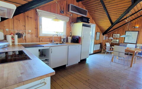 Beneta - 300M from the Sea: Toit, Lot Terre, Chalet, Domicile, Zone Rurale, Cabanon, Siding, Batiments Jardin, Cabane En Rondins, Cabane