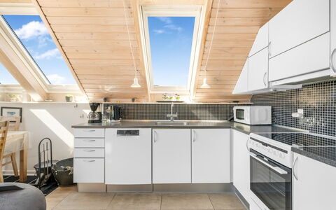 Armelle - from the Sea: Cuisine, Bois, Plafond, Sol, Principaux Appliance, Design Intérieur, Comptoir, Sol, Appareil De Cuisine, Cabinetry