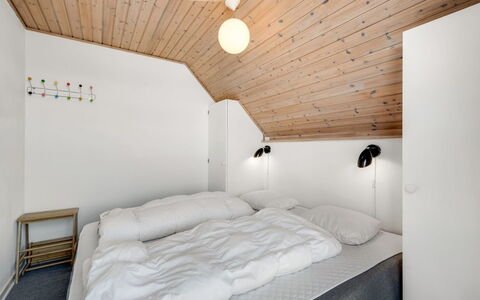 Armelle - from the Sea: Lit, Chambre, Mur, Design Intérieur, Bois, Plafond, Literie, Drap De Lit, Sol, Meubles