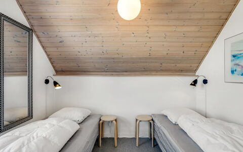 Armelle - from the Sea: Chambre, Lit, Plafond, Design Intérieur, Literie, Drap De Lit, Sol, Cadre De Lit, Linge, Luminaire