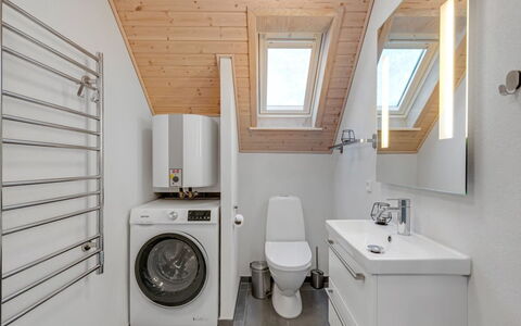 Armelle - from the Sea: Sol, Design Intérieur, Luminaire Plomberie, Sol, Bois, Plafond, Évier, Robinet, Plomberie, Salle De Bains