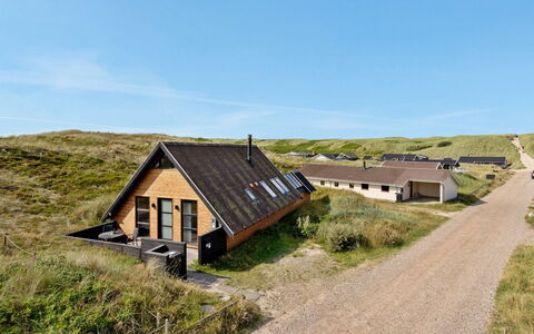 Armelle - from the Sea: Maison, Domicile, Toit, Chalet, Arbuste, Siding, Porte, Jardin, Ferme