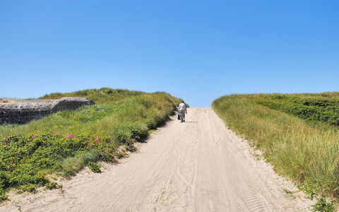 Beatrice - 150M from the Sea: Toit, Plaine, Lot Terre, Zone Rurale, Domicile, Biens, Champ, Chalet, Pelouse, Banlieue