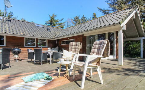 Elfrun - 250M from the Sea: Maison, Toit, Domicile, Chalet, Cabanon, Batiments Jardin, Siding, Cour, Cabane En Rondins, Cabane