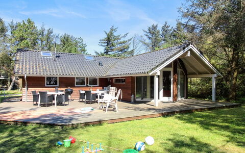 Elfrun - 250M from the Sea: Maison, Toit, Domicile, Chalet, Cabanon, Batiments Jardin, Siding, Cour, Cabane En Rondins, Cabane
