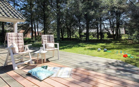 Elfrun - 250M from the Sea: Maison, Toit, Domicile, Chalet, Cabanon, Batiments Jardin, Siding, Cour, Cabane En Rondins, Cabane