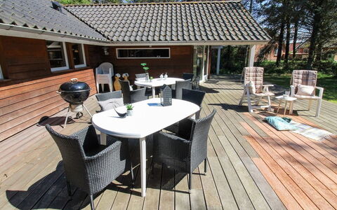 Elfrun - 250M from the Sea: Maison, Toit, Domicile, Chalet, Cabanon, Batiments Jardin, Siding, Cour, Cabane En Rondins, Cabane
