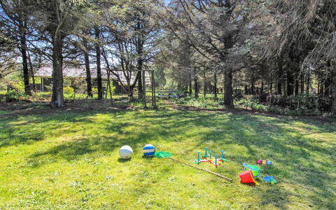 Elfrun - 250M from the Sea: Maison, Toit, Domicile, Chalet, Cabanon, Batiments Jardin, Siding, Cour, Cabane En Rondins, Cabane