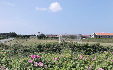 Elfrun - 250M from the Sea: Maison, Toit, Domicile, Chalet, Cabanon, Batiments Jardin, Siding, Cour, Cabane En Rondins, Cabane