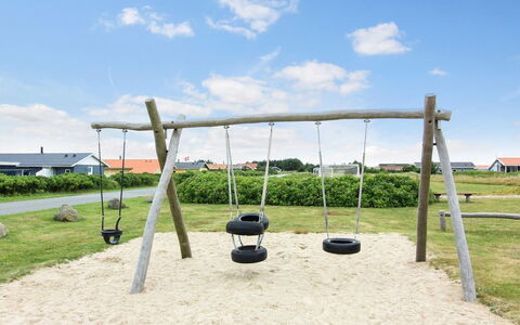 Elfrun - 250M from the Sea: Maison, Toit, Domicile, Chalet, Cabanon, Batiments Jardin, Siding, Cour, Cabane En Rondins, Cabane